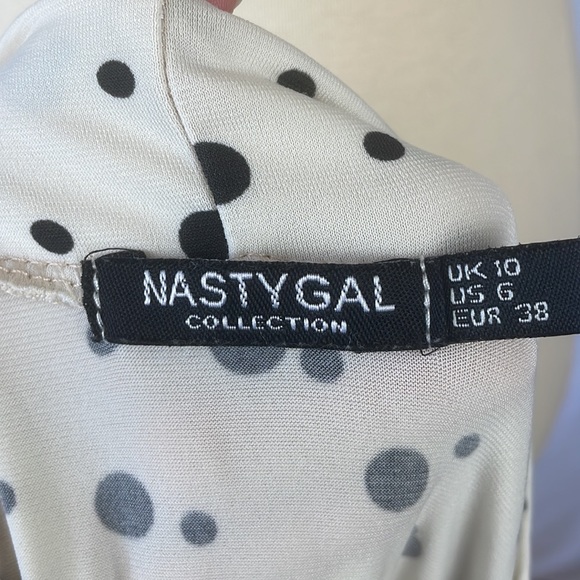 Nasty Gal Cream w/Black Polka Dot Print Mini Dress w/Tiered Elastic Ruching - 6 - Picture 10 of 12